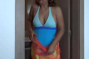 58-year-old Latina wife shows off alongside swimsuit overhead the lido