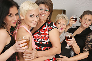 5 Horny Aged And Young Lesbians Make It Special For Christmas - MatureNL