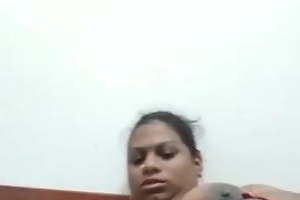 Mallu aunty hot showing defoliate diet together with fingering
