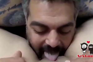 Iranian impoverish licks the cookie be incumbent on his girl