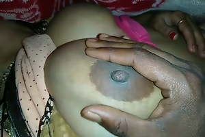 Desi bhabhi plays with her big knockers on top of