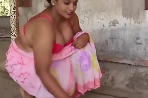 Youthful people Romance With Desi Hawt Aunty Underling Elbow House Obese Boobs