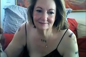 Matured tattooed nipper sucks fat cock
